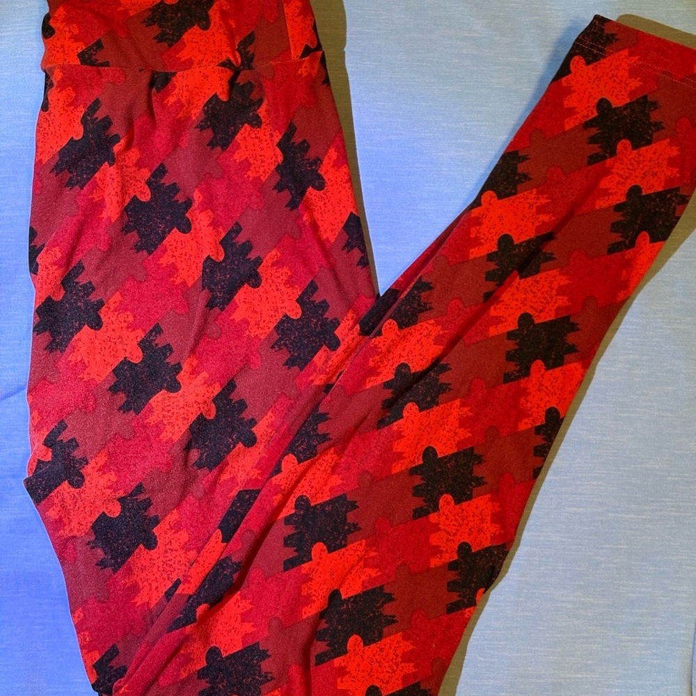 LuLaRoe Red and Black Puzzle Pattern Leggings